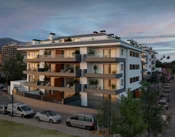 آپارتمان‌ هایی با چشم انداز شهری در یک مجتمع با نگهبانی در فوئنگیرولا