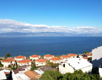 Detached Triplex Villa with Sea View in Altınkum Mudanya