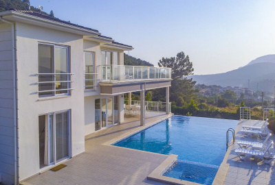 ویلای دارای استخر خصوصی در زمینی ۶۶۰ مترمربعی در فتحیه اولودنیز اواچیک 1