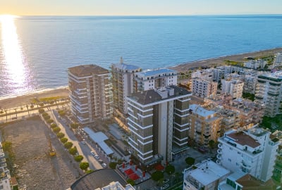Seafront Real Estate with Views in a Complex in Alanya 1