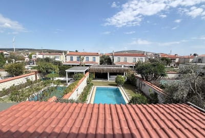 Luxurious Villa with a Private Garden and Pool in İzmir 1