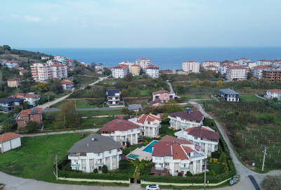 Villa Suitable for a Fix and Flip Investment in Çınarcık Yalova 1