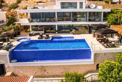 Kaş Kalkan Merkeze ve Plaja Yakın Sonsuzluk Havuzlu Villa 1