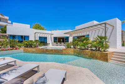 Elegant Southwest Facing Villa in Prestigious Las Colinas Golf 1