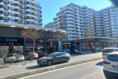 Beylikdüzü'nde Site İçinde Açık Çarşı Konsepti Satılık Dükkanlar 2