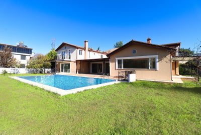 Detached Villa with Forest Views in Antalya Kepez 1