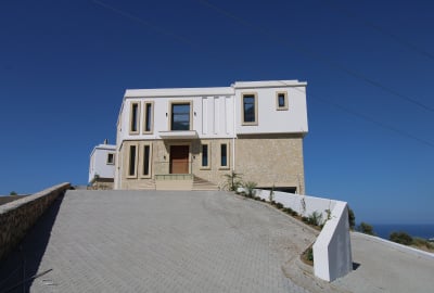 Detached Sea View Villa with Spacious Garden in Girne North Cyprus 1