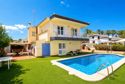 La Zenia'da Plaja 100 M Mesafede Havuzlu Villa 1
