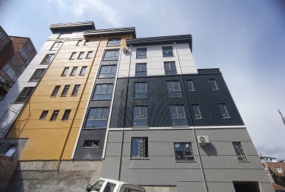 2-zimmer-wohnung Mit Offenem Und Geschlossenem Parkplatz In Beyoğlu 1