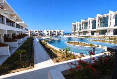 آپارتمان با نمای استخر در مجتمعی نزدیک به دریا در گیرنه قبرس 1