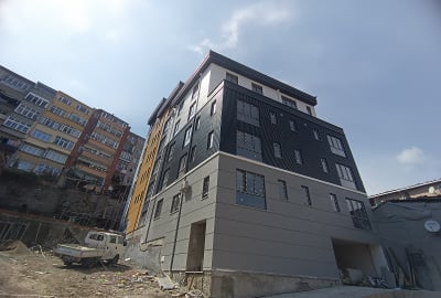 2-zimmer-wohnung Mit Offenem Und Geschlossenem Parkplatz In Beyoğlu 2