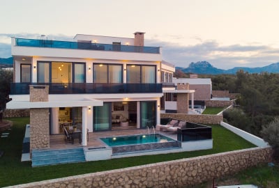 فلل بإطلالات على البحر والجبل في جيرنه، شمال قبرص 1