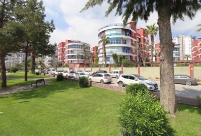 Apartment in Secure Complex Near Beach and Mall in Konyaaltı 1