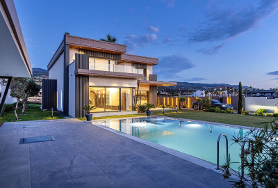 Villa Mit Großem Garten Und Swimmingpool In İzmir 1