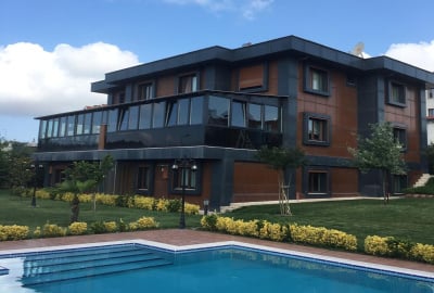 Villa with Pool Near the Hospital and Marina in Büyükçekmece 1