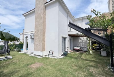 Nouvelle Villa Avec Jardin Et Piscine À Kuşadası Proche Des Commodités 1