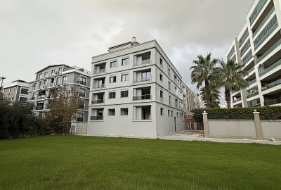 İzmir Karşıyaka'da Asansörlü Binada Balkonlu Sıfır Daire 1