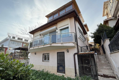 Просторная вилла с видом на море в Измире, Турция с частным садом 1