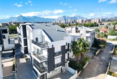 4-bedroom Apartment with 2 Kitchens Near the Tram in Antalya 1