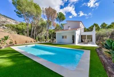 Detached Villa with Private Pool Near a Golf Course in Altea 1