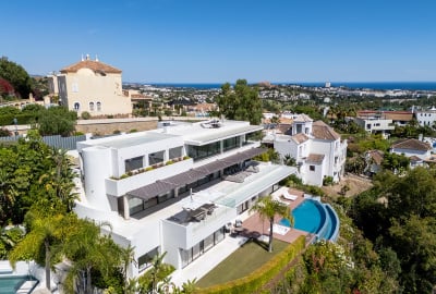 Benahavís’te Marinaya Yakın Golf ve Deniz Manzaralı Villa 1