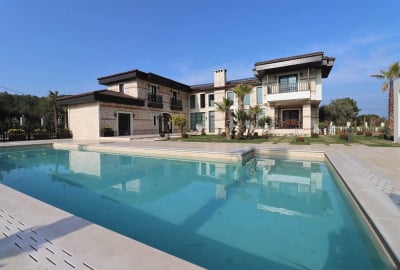 Amplia Casa Con Piscina Jardín Y Sauna En Kuşadası Aydın 1