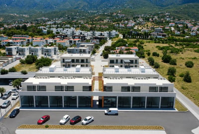 Kuzey Kıbrıs Girne'de Ana Yol Üzeri Deniz Manzaralı Ofisler 1