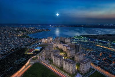 Lake-view Apartments in a Complex in Küçükçekmece, Istanbul 1