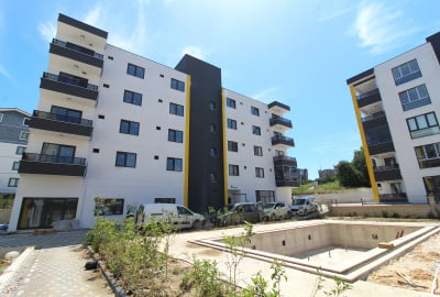 Apartments in a Complex with an Outdoor Swimming Pool in Nilüfer 1