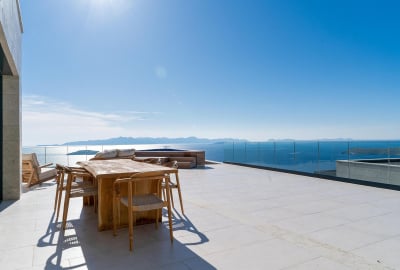 Виллы с видом на море и системой 