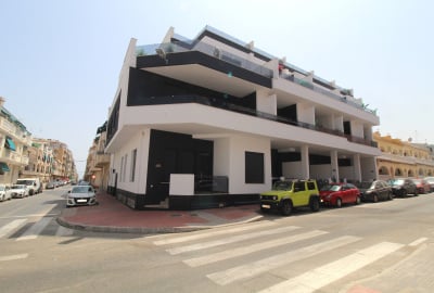 Apartments with Rooftop Terrace Near the Sea in Torrevieja 1