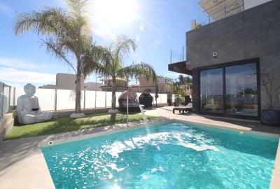 Contemporary Detached Villa with Basement in Torrevieja Alicante 1