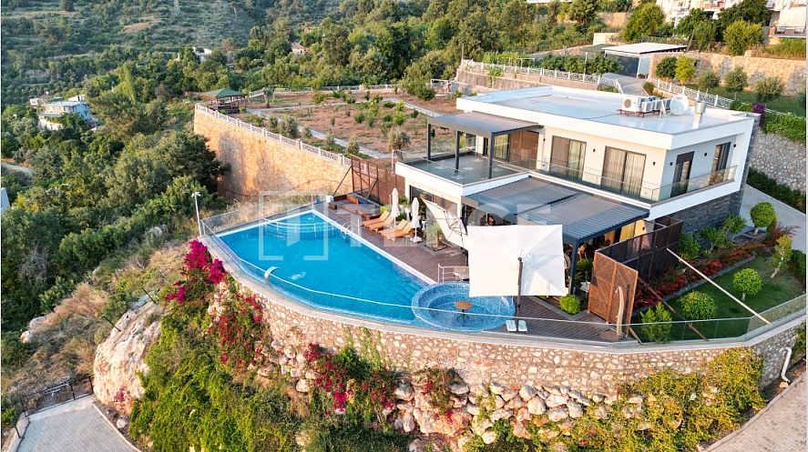 Special-Design Villa with Agricultural Land in Alanya Kestel