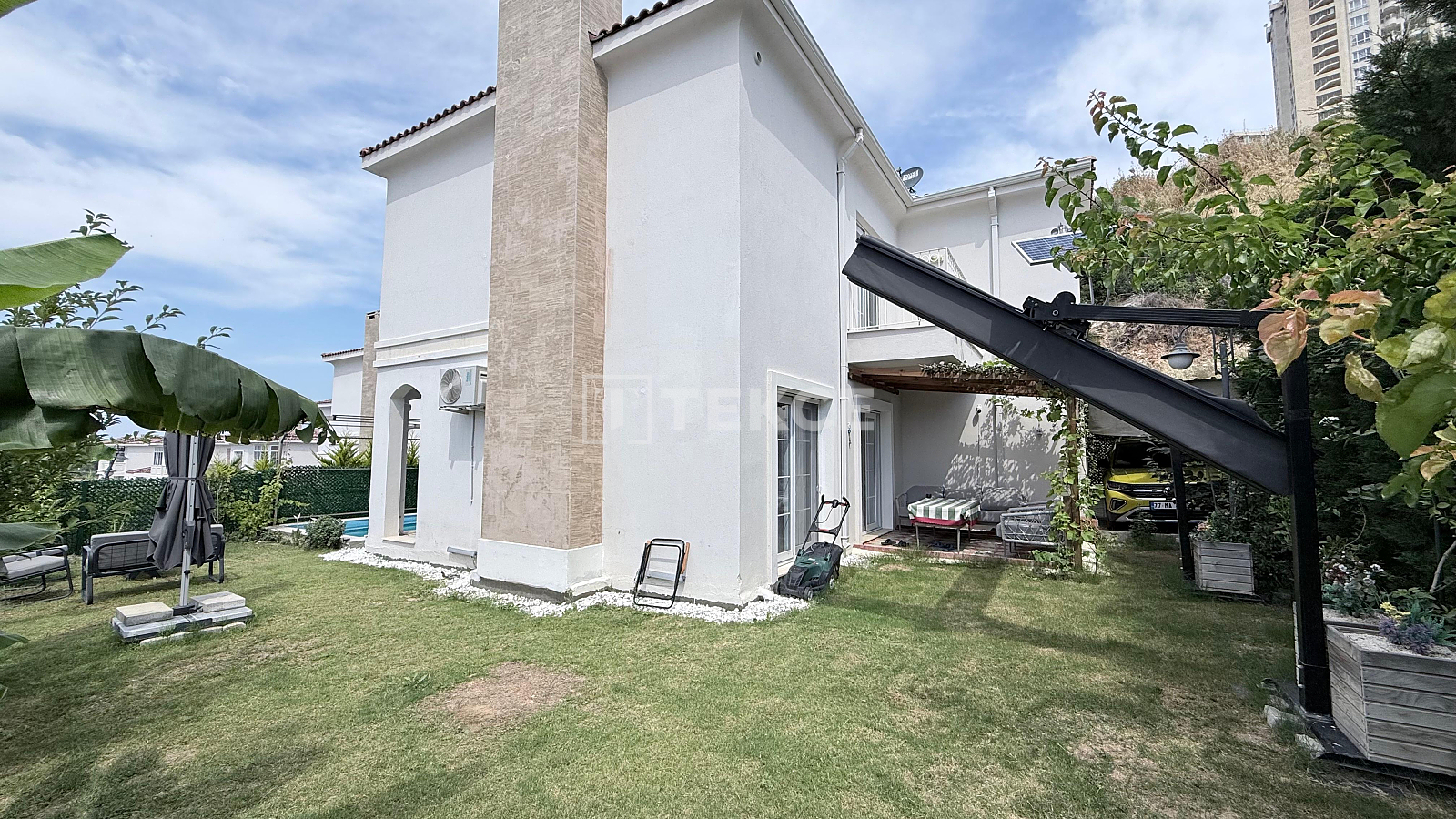 New Villa with Garden and Pool in Kuşadası Near Daily Amenities