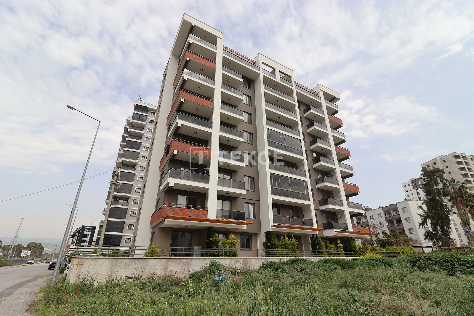 Brand New Apartments in a Complex with a Pool in Mersin