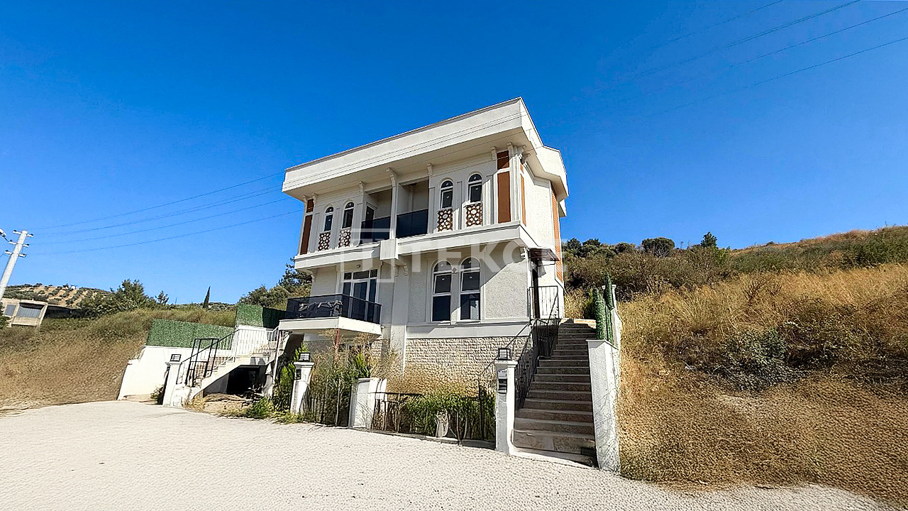 Semi-Detached Villa at Attractive Price in Davutlar, Kuşadası
