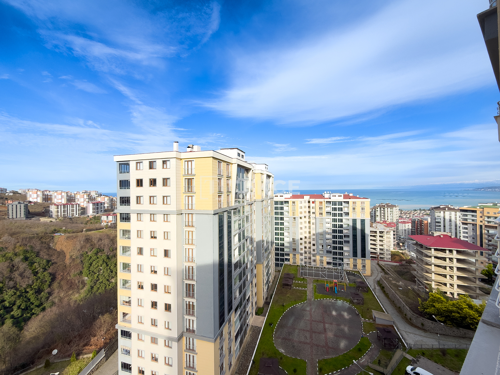 Готовая квартира в отличном месте в Трабзоне, Йомра