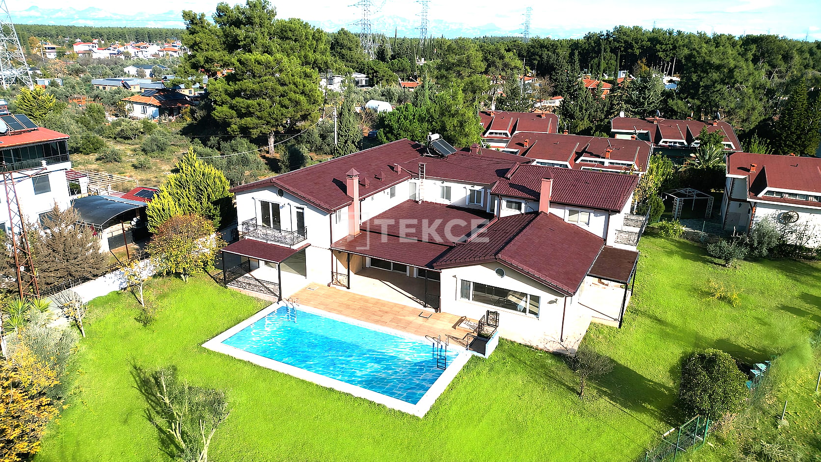 Antalya Kepez'de Bahçeli ve Orman Manzaralı Müstakil Villa