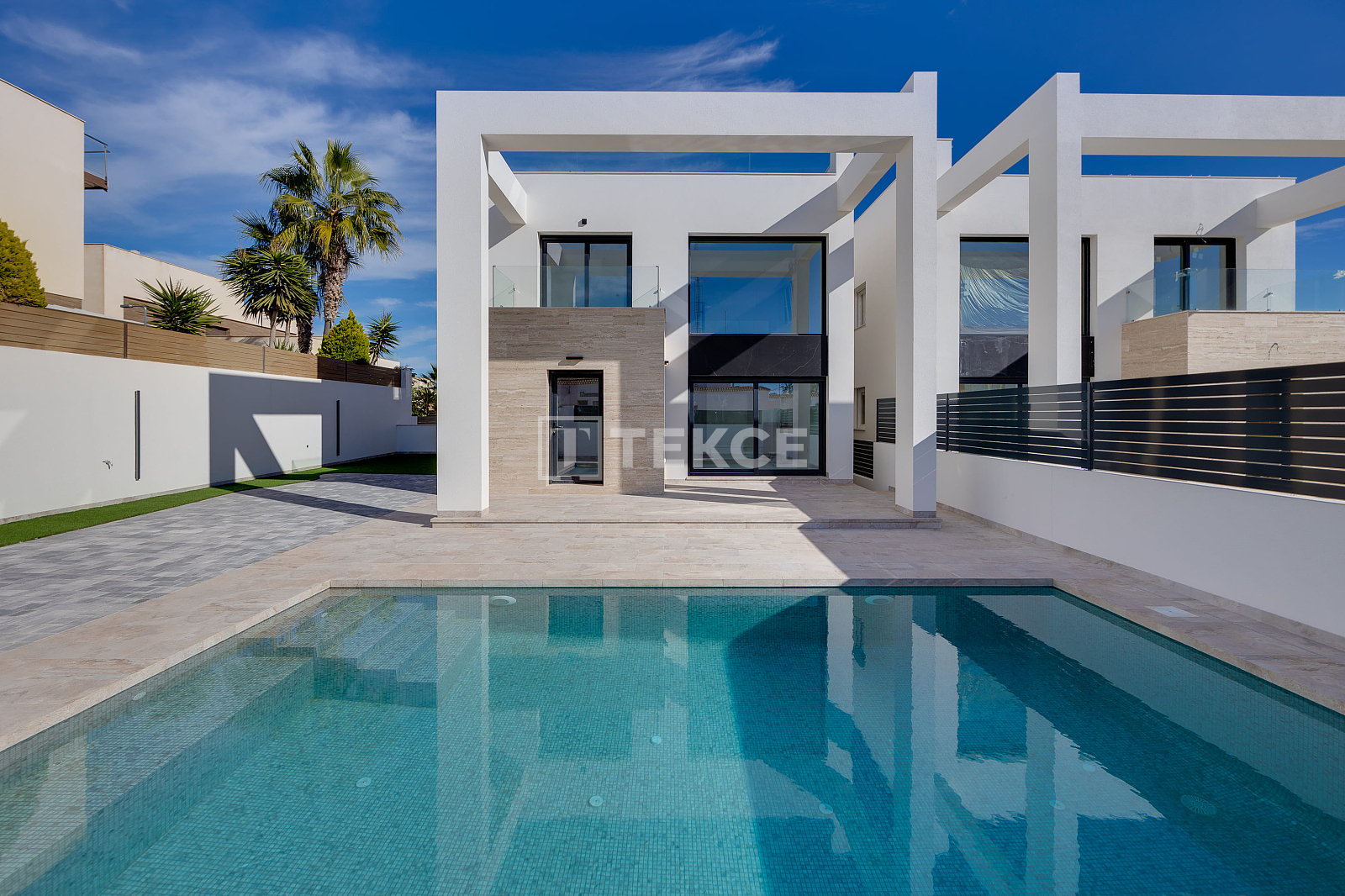 Villas with Private Pool and Rooftop Solarium in Torrevieja