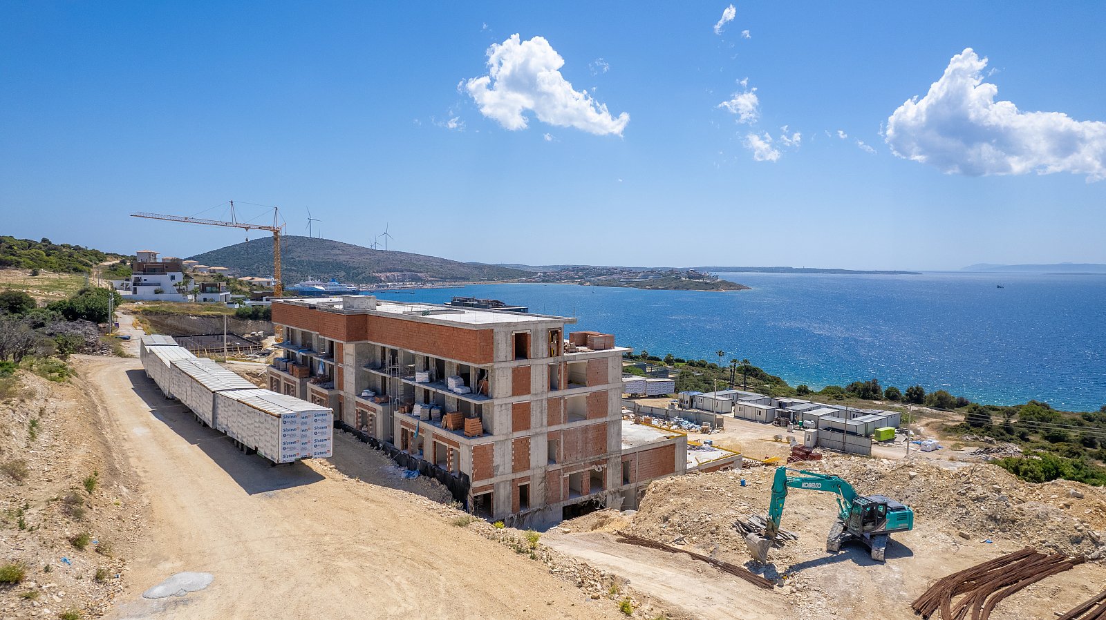 Çeşme'de Deniz Manzaralı Müstakil Bahçe Teraslı Daireler