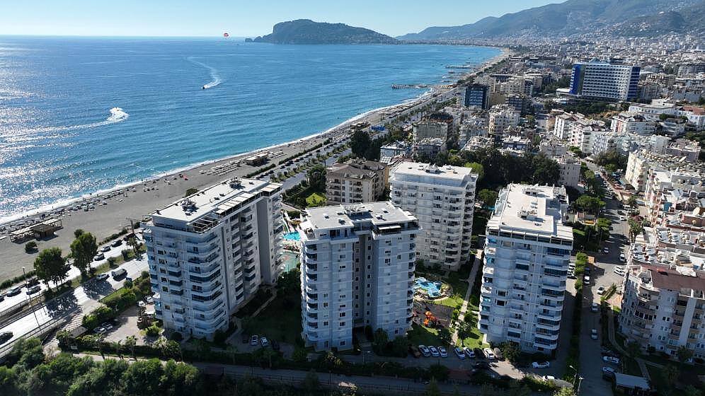 Alanya Tosmur'da Sahile Sıfır Deniz Manzaralı Şık Daireler