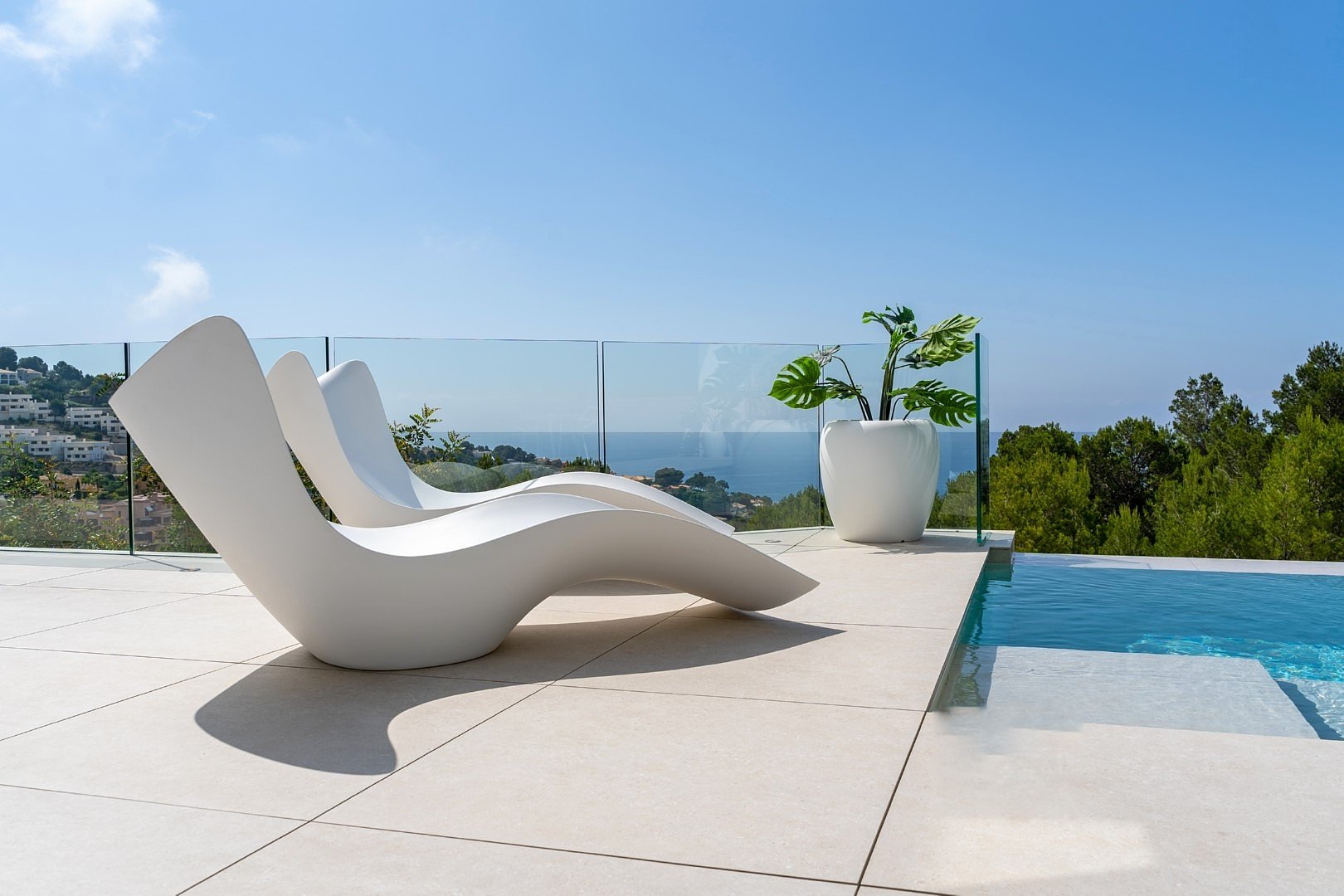 Alicante Altea'da Deniz Manzaralı Ayrıcalıklı Konumda Villa