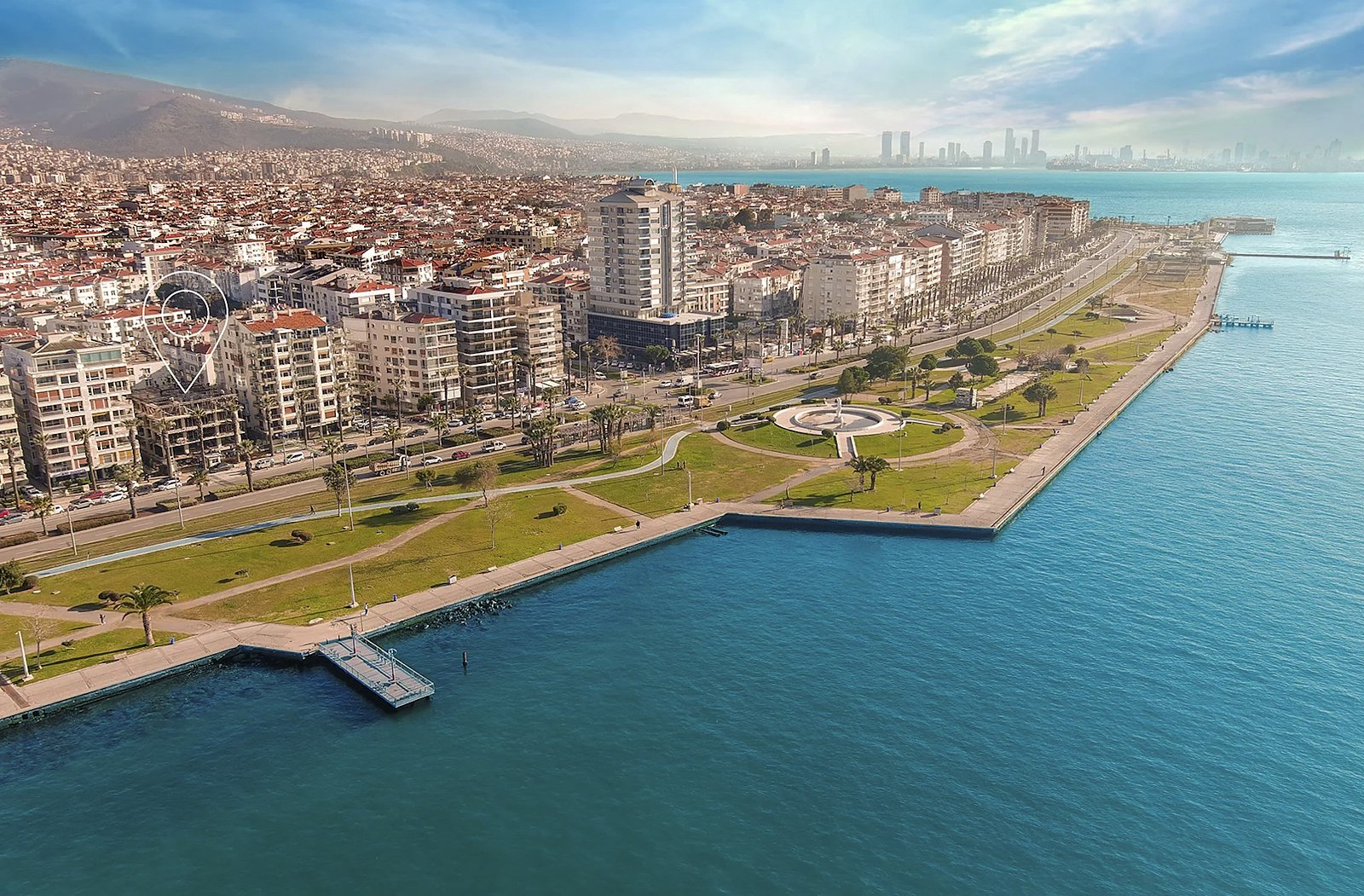 İzmir Bostanlı'da Deniz Manzaralı Sahile Sıfır Geniş Daireler