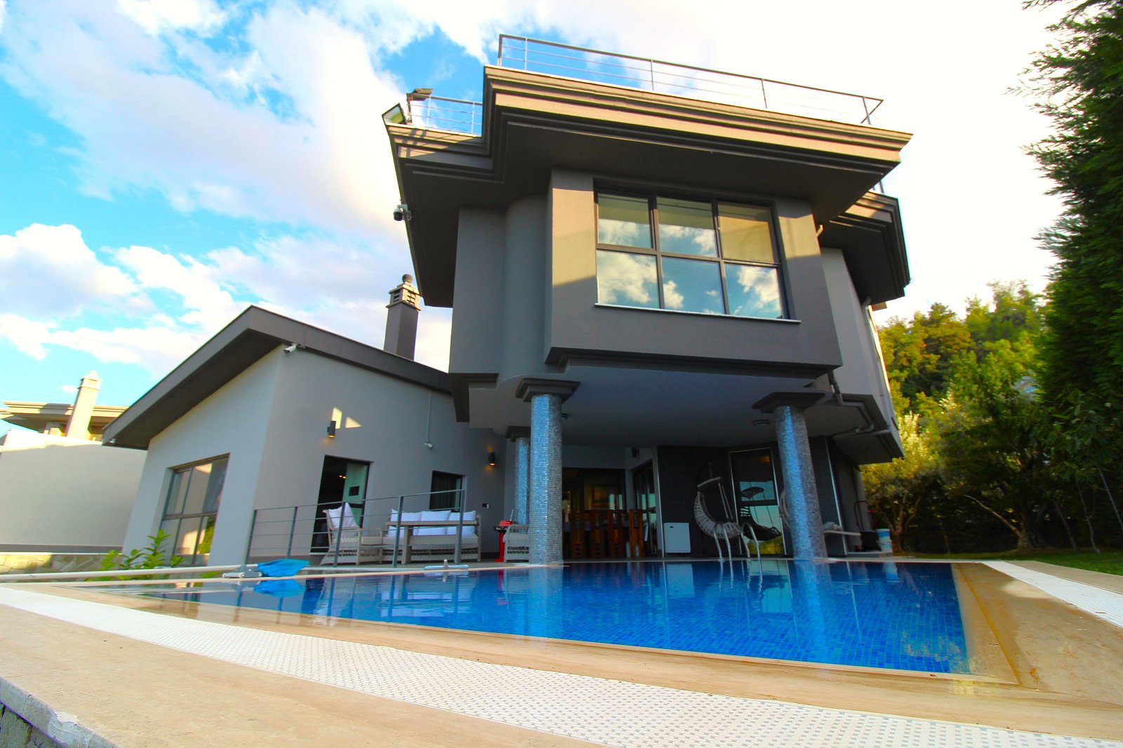 Villa 8 bedrooms 609 m² Altintas, Turkey