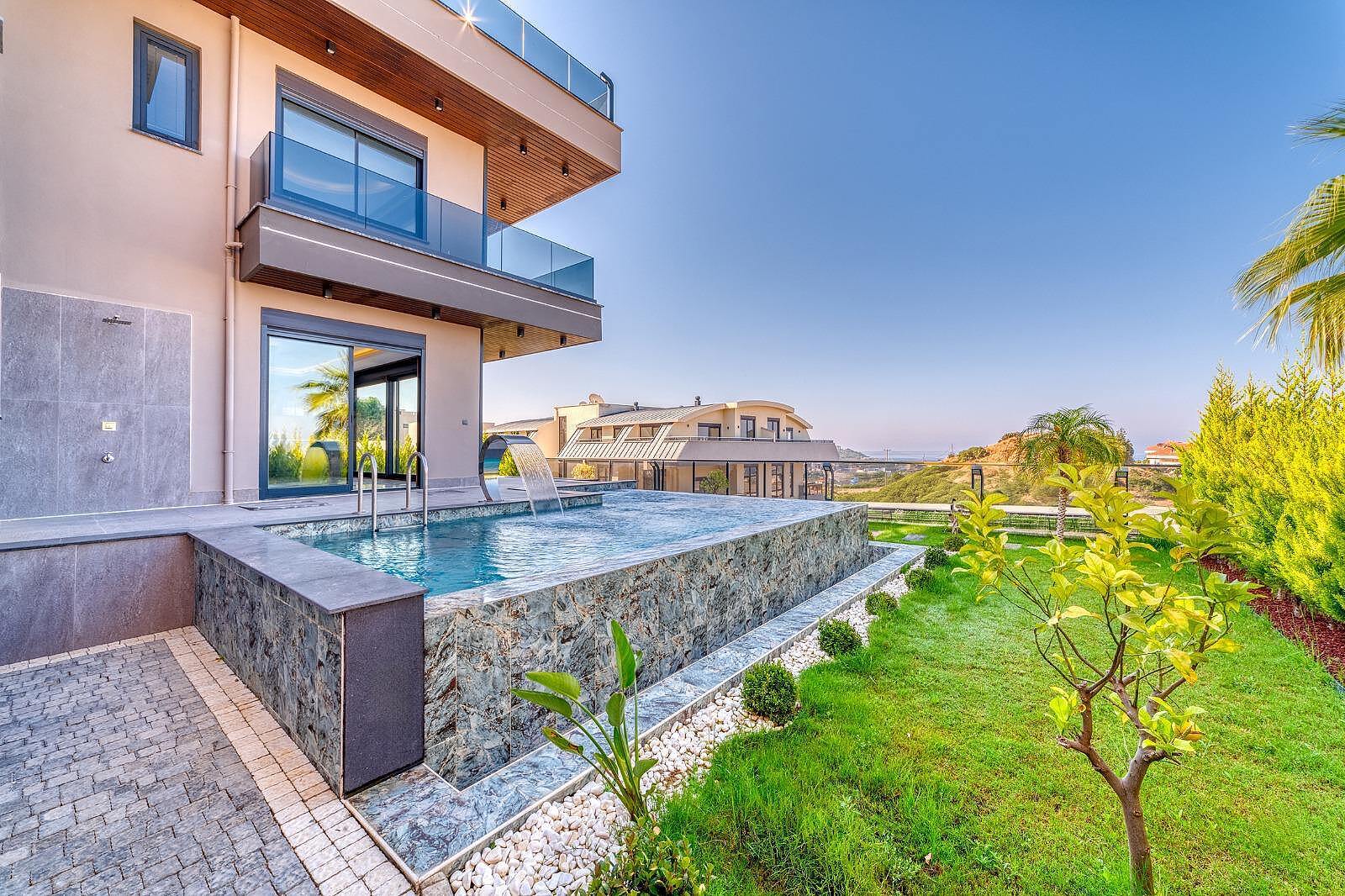 4 bedroom Villa 290 m² Mahmutlar, Turkey