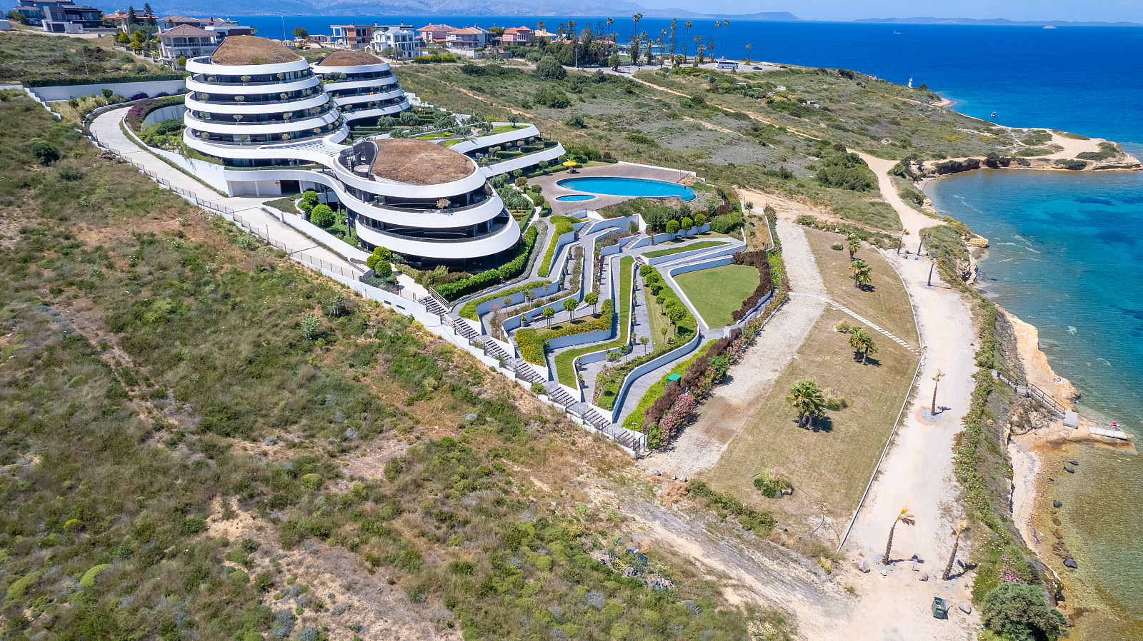 İzmir Çeşme'de Plaja Sıfır Kapanmaz Deniz Manzaralı Daireler