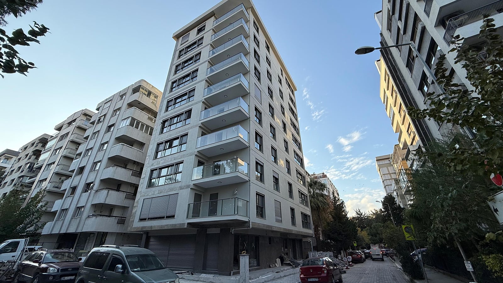 Apartment in a Family-Oriented Building Near the Sea in İzmir