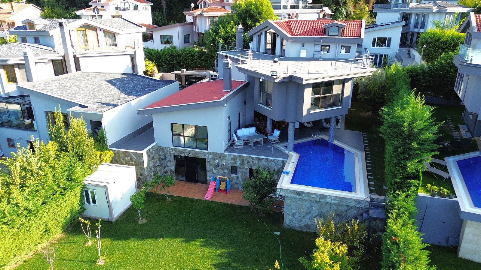 Villa 8 bedrooms 609 m² Altintas, Turkey