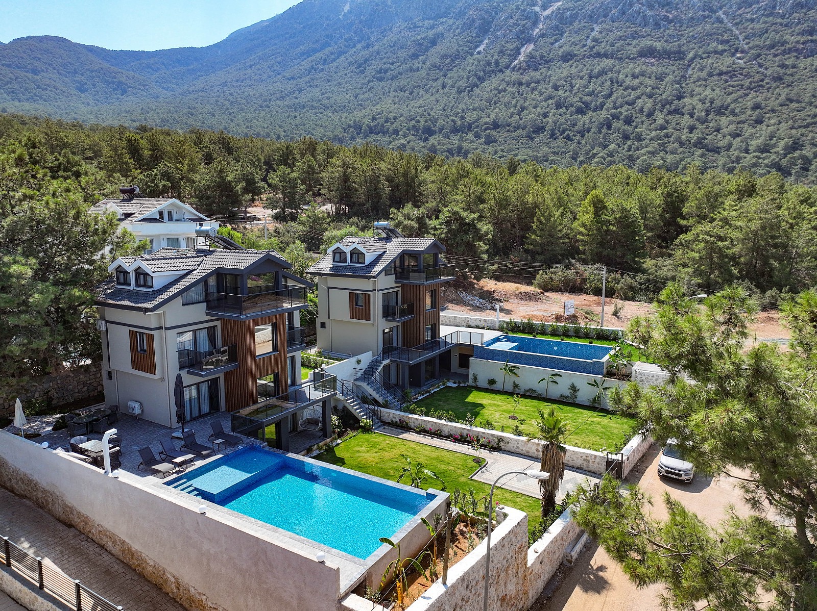 Muğla Fethiye'de Deniz Manzaralı ve Havuzlu Müstakil 5+1 Villa