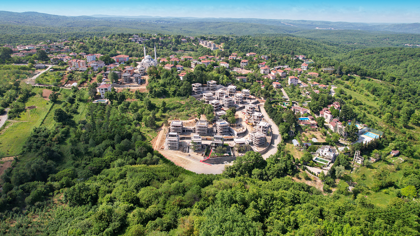 İstanbul Çekmeköy'de Müstakil Bahçeli ve Özel Havuzlu Villalar